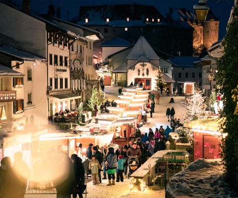 Incantevole mercatino di Natale a Gruyères