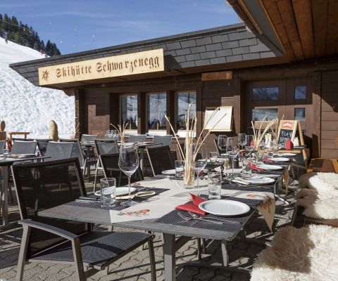 Vista sulla terrazza Stuebli del rifugio Schwarzenegg