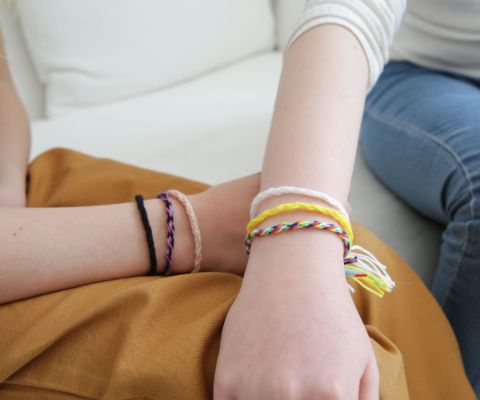 Des bracelets de l’amitié à tresser soi-même