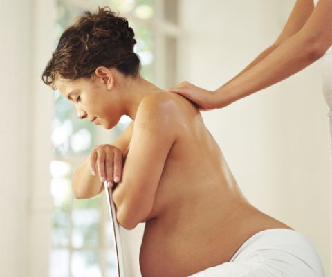 Schwangere bei Massage