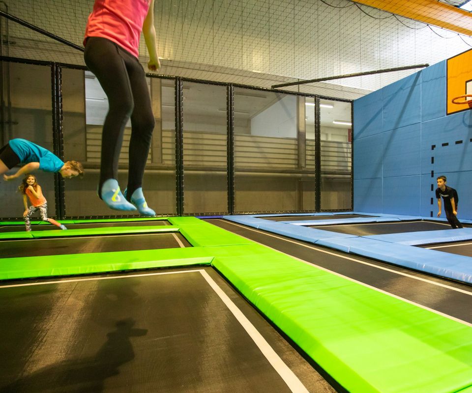 Glückssprünge im Trampolinpark Jumping Jack im Jura Famigros