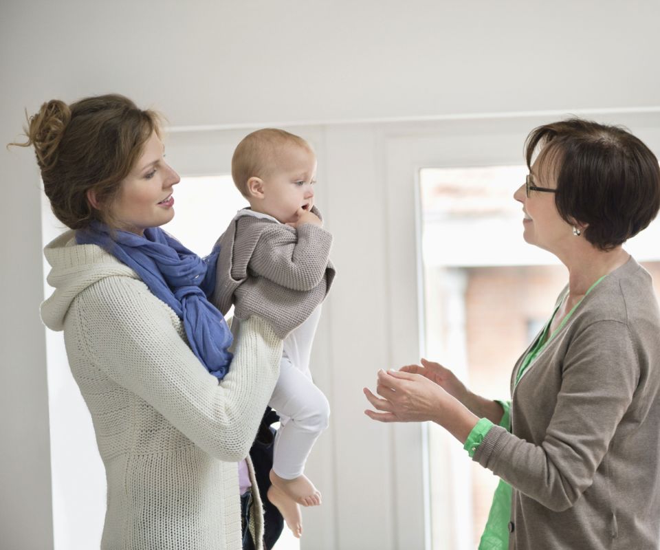 Den richtigen Babysitter finden: Alle Tipps Famigros