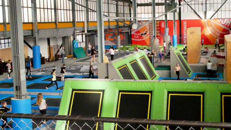 im flip lab rumlang springen familien vor freude auf famigros