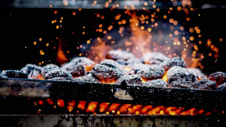 Ce magnifique barbecue rustique et authentique sera parfait pour vos  grillades ou autres pierrade…