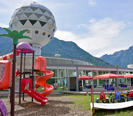 Vue sur l’aire de jeux du parc de la Junfrau Interlaken
