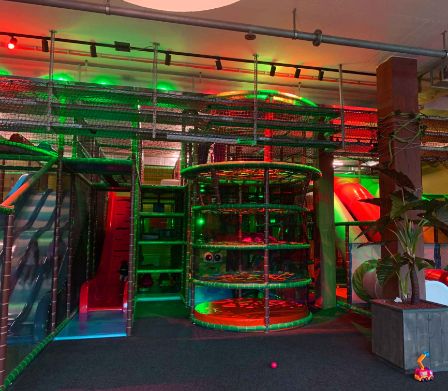 Il parco giochi indoor Monkey Town di Horgen, un coloratissimo paradiso del divertimento