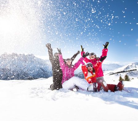 Joies de la neige pour les familles au domaine skiable des Portes du Soleil 
