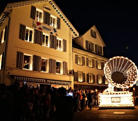 Le Räbenchilbi fait briller Richterswil de mille feux 