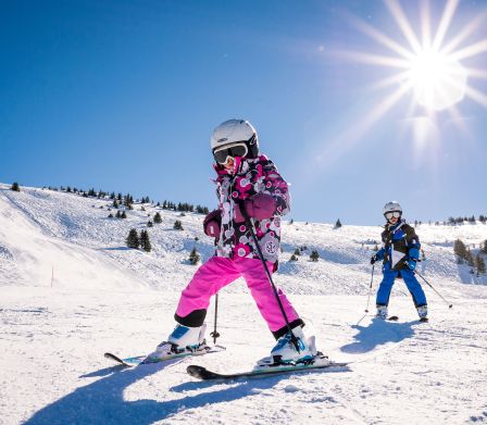 Faire du ski dans le beau domaine skiable familial de Villars