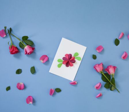 Muttertagskarte Herzblume mit Rosenblüten