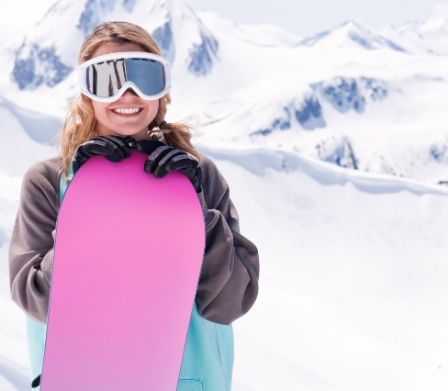 Mädchen mit Snowboard