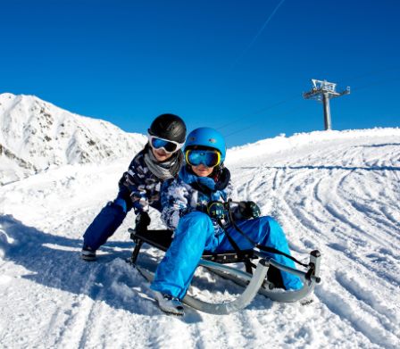 die-5-coolsten-schlittelpisten-fuer-familien-schweiz