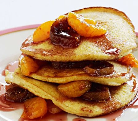 pancakes-mit-feigen-in-hibiskus-malven-sirup