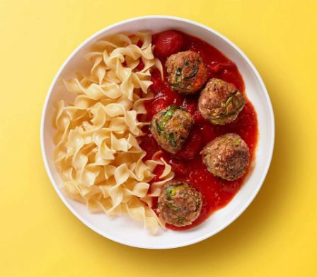 Nudel mit Hackbällchen und Tomatensauce