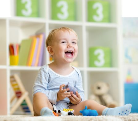 Offerte per bebè e bambini a prezzi speciali: bimbo sorridente