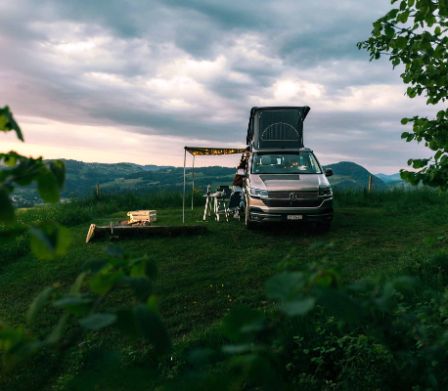 Camper in der Abenddämmerung