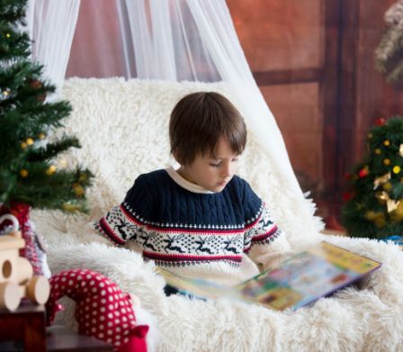 Bub liest Weihnachtsgeschichte