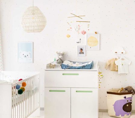 Babyzimmer mit Punktetapete