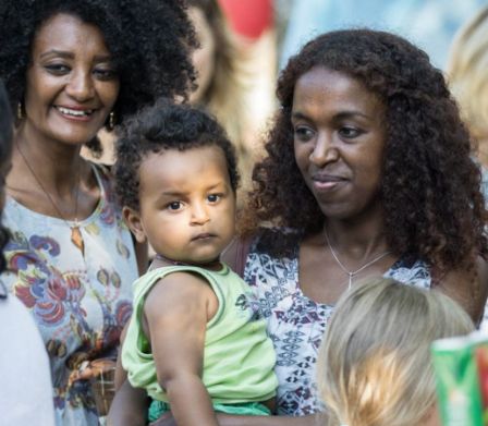 Frauen und Kinder bei KARIBU dem Interkultureller Frauentreff