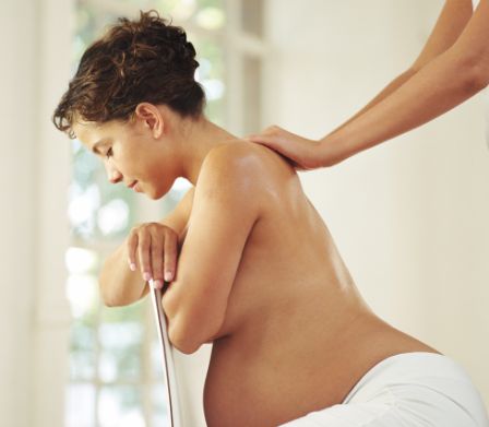 Schwangere bei Massage