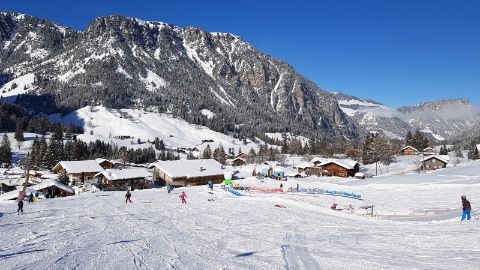content-1600x900-guenstige-skigebiete-kinderlift-grimmialp