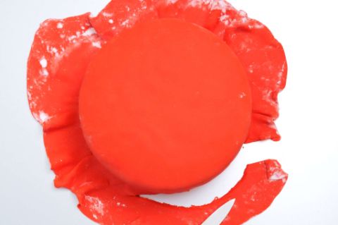 La torta diventa rossa Birthday-in-red-Step-3
