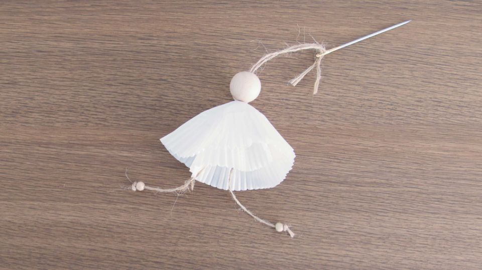 Engel aus Papier mit Kindern basteln | Famigros