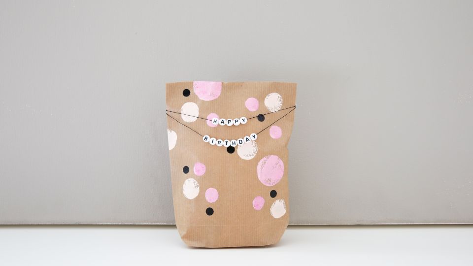 Geschenke-Papiertüten selber falten | Famigros
