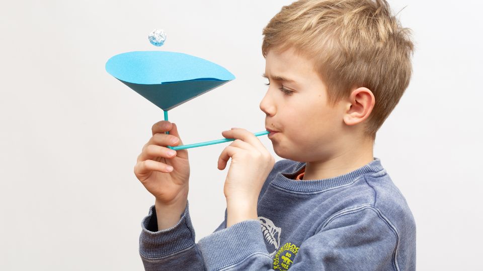 Das Famigros Experiment »Der schwebende Ball« | Famigros