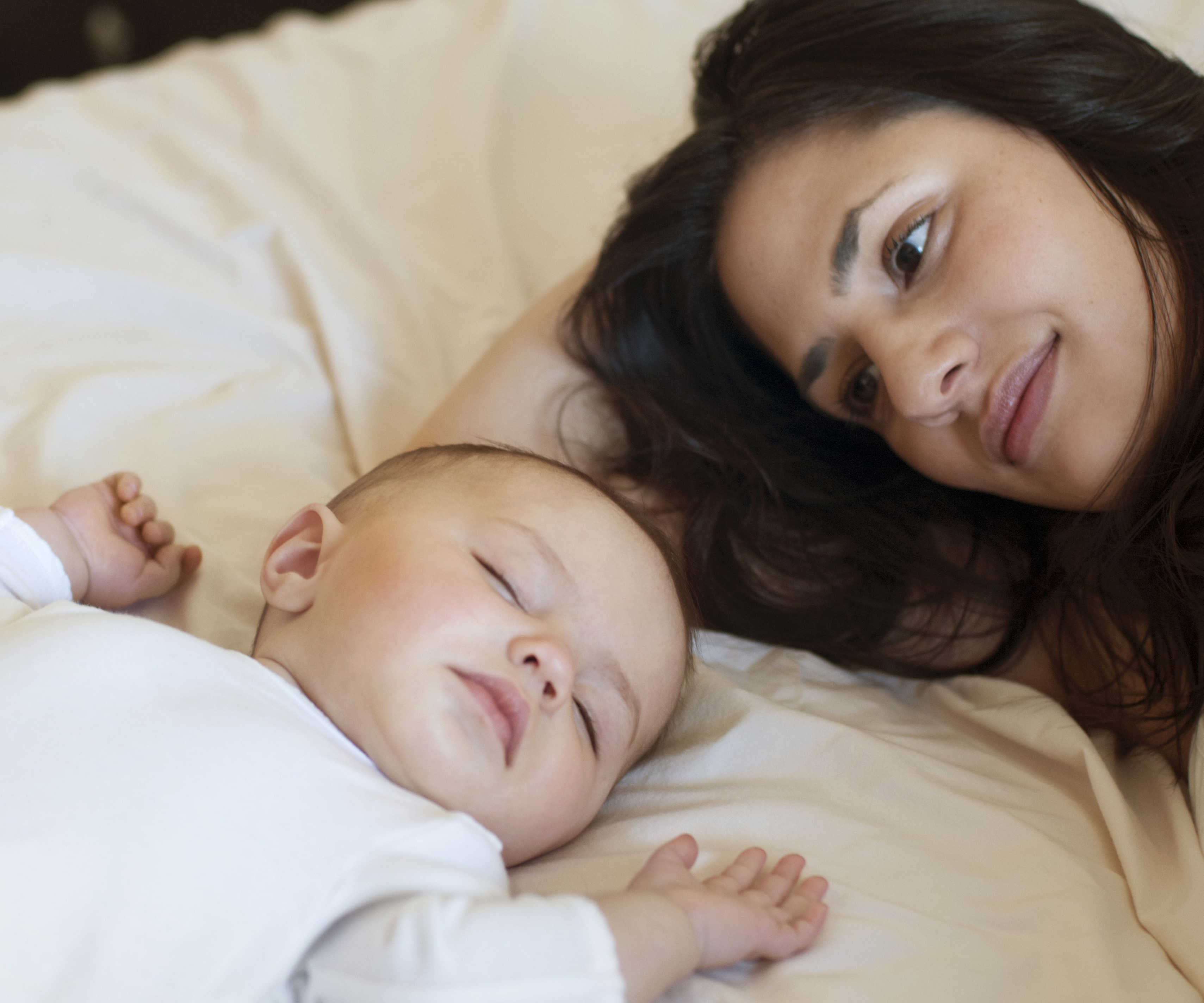 Co Sleeping: ecco perché ai bambini fa bene dormire con i genitori