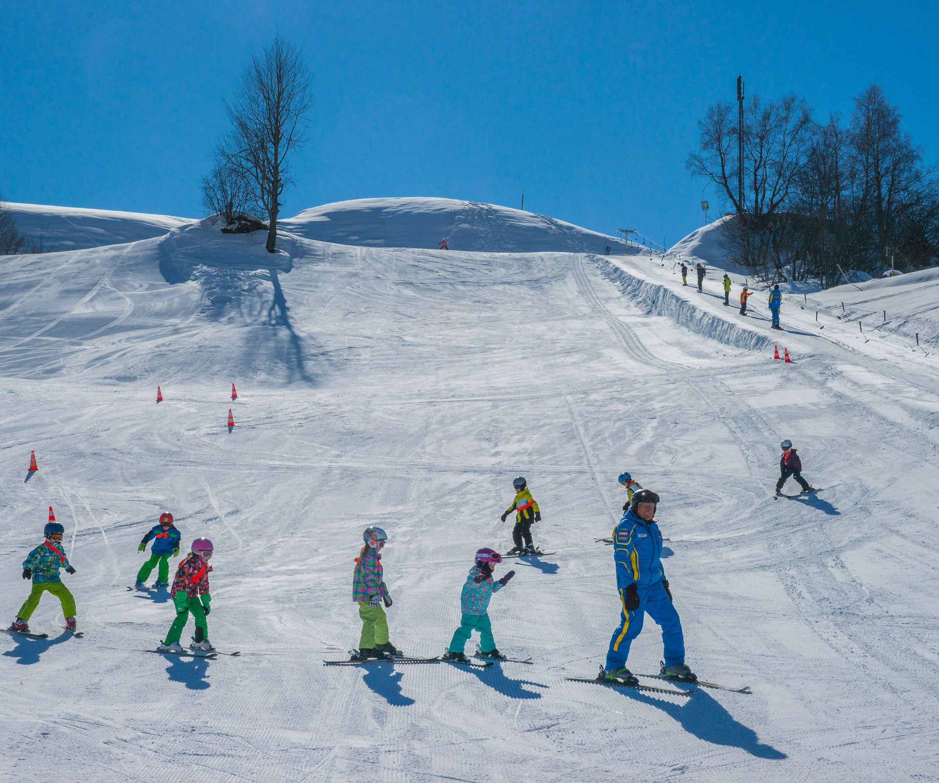 Tolle Winterspiele f r Familien in Breil Brigels Famigros