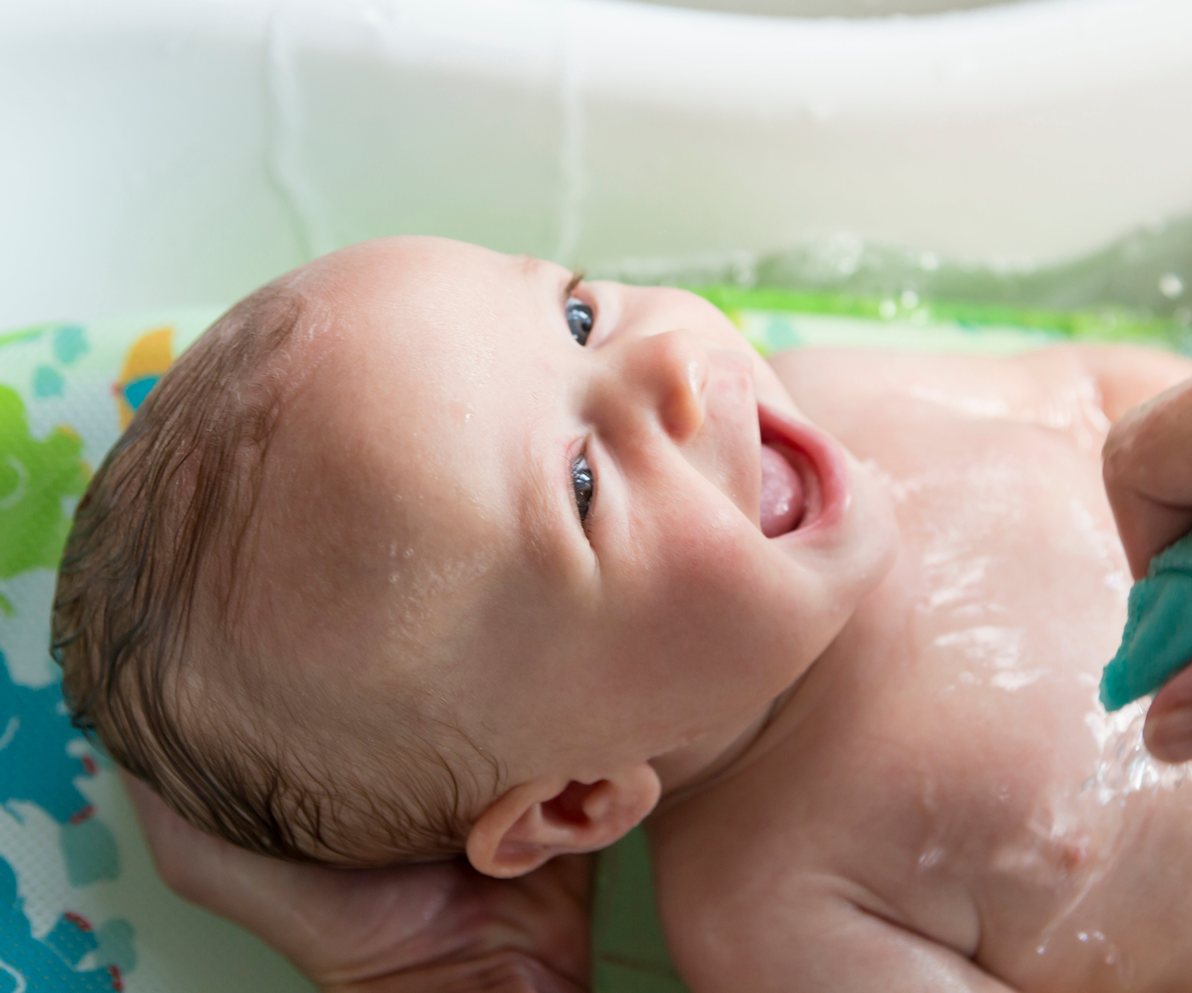 Baignoires bébé, serviettes bébé et transats de bain bébé - Bambinou