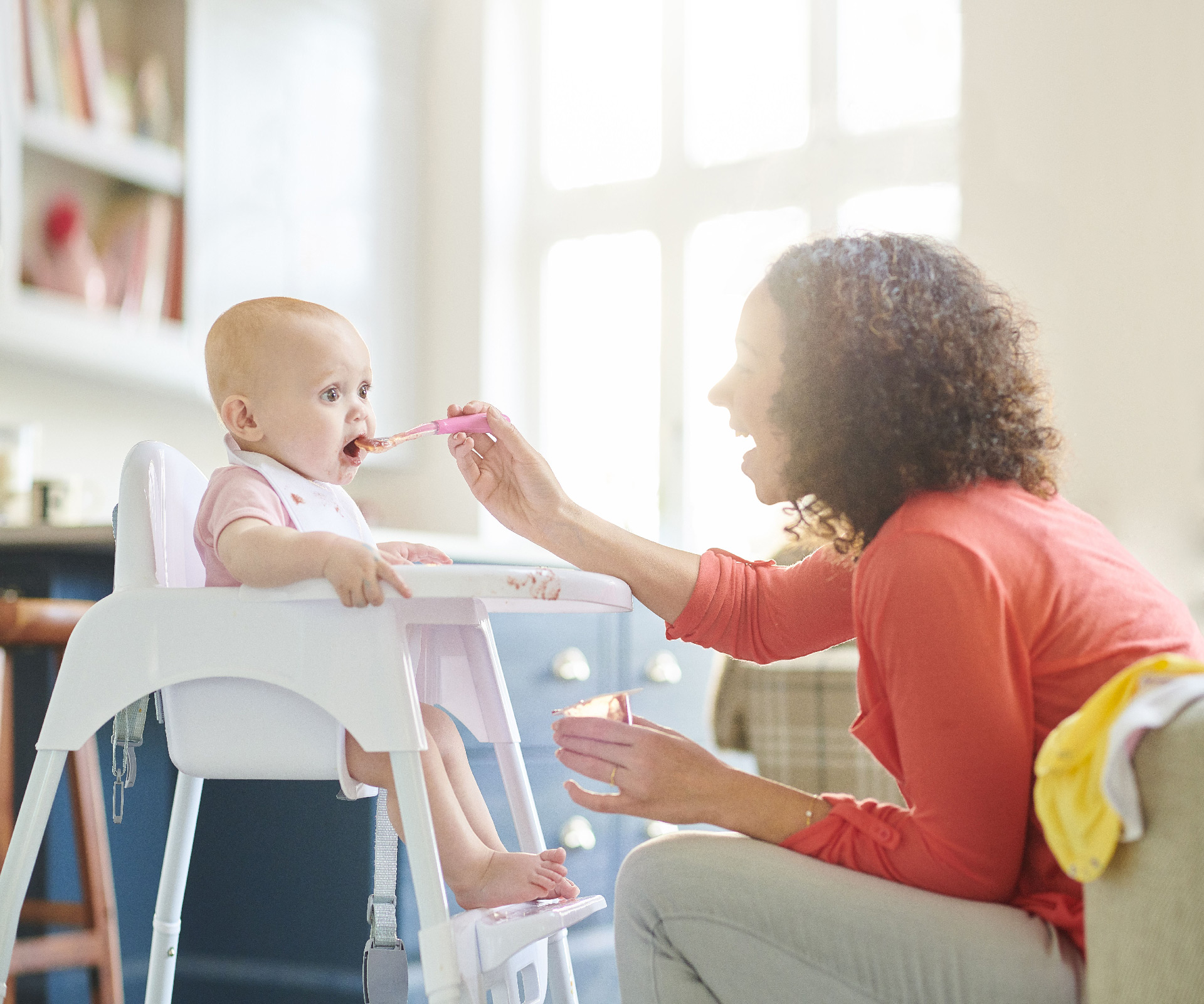 Lo svezzamento passo dopo passo con un piano nutrizionale e consigli e  suggerimenti sull'alimentazione dei bebè